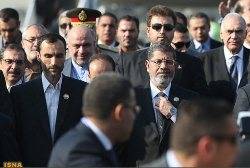 Morsi criticizes Syria at Tehran meeting 