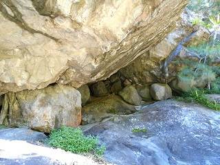  Le hadith des trois hommes qui trouvrent refuge dans une grotte