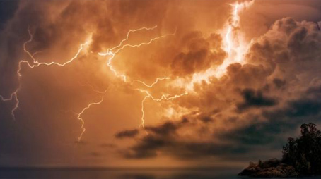 مِن أحْوال وأصناف الناس يوْم القيامة