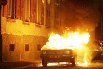 French Youths Riot again Despite Curfew Threat 