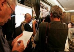 Zimbabwe opposition offices raided 