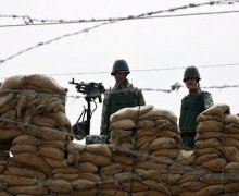 Egypt sends troops to Gaza border   