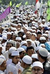 Indonesian Muslims want total ban on Ahmadiyahs 
