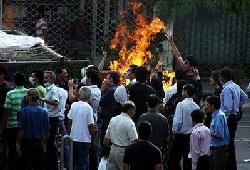 Police crack down on Iran protests 